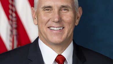 Official portrait of Mike Pence